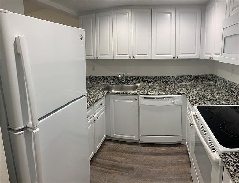 1st image of 19455 NE 10th Ave #5-425