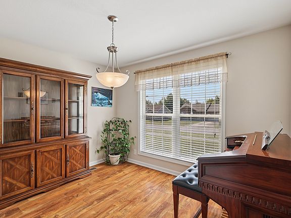 5th image of 2641 Del Ray Dr