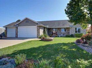W6017 Coral Ct, APPLETON, WI 54915