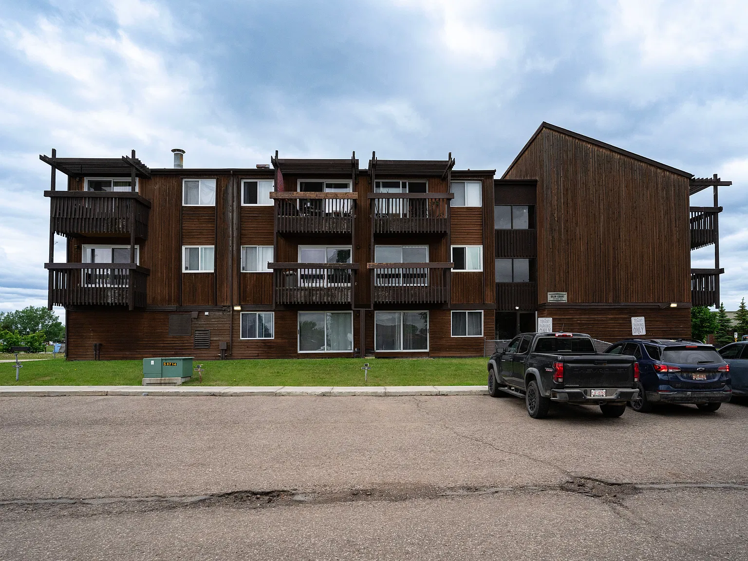 Silin Court — Photo 1