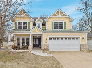 1602 E Liberty Dr, Wheaton, IL 60187