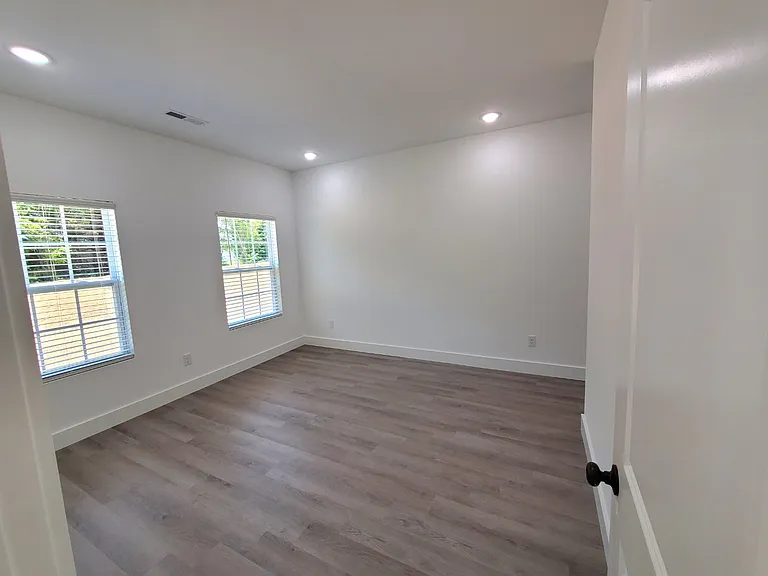818 Berry Rd — Photo 11