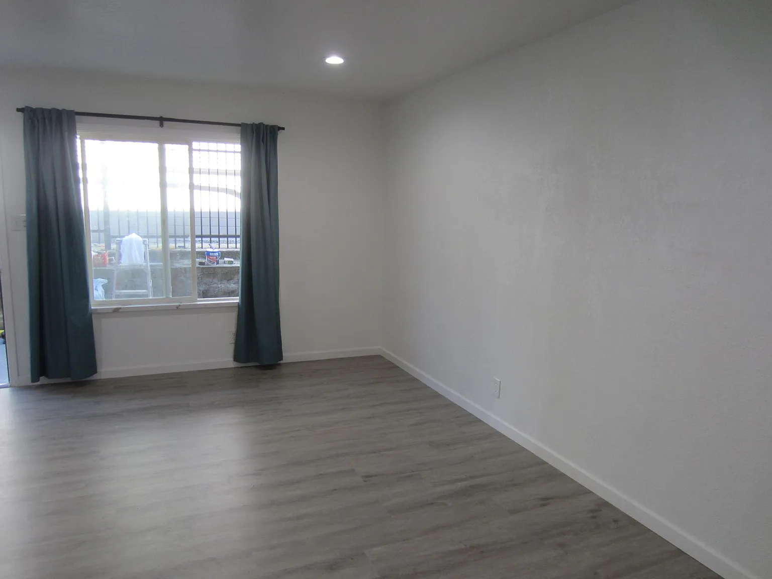 2 bed, 900 sqft, $2,200 — Photo 3