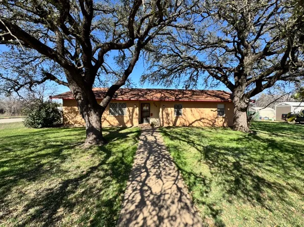 304 W 8th St, Brady, TX 76825