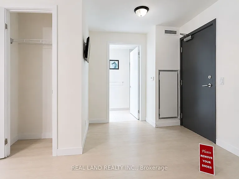 246 Logan Ave #303 — Photo 5