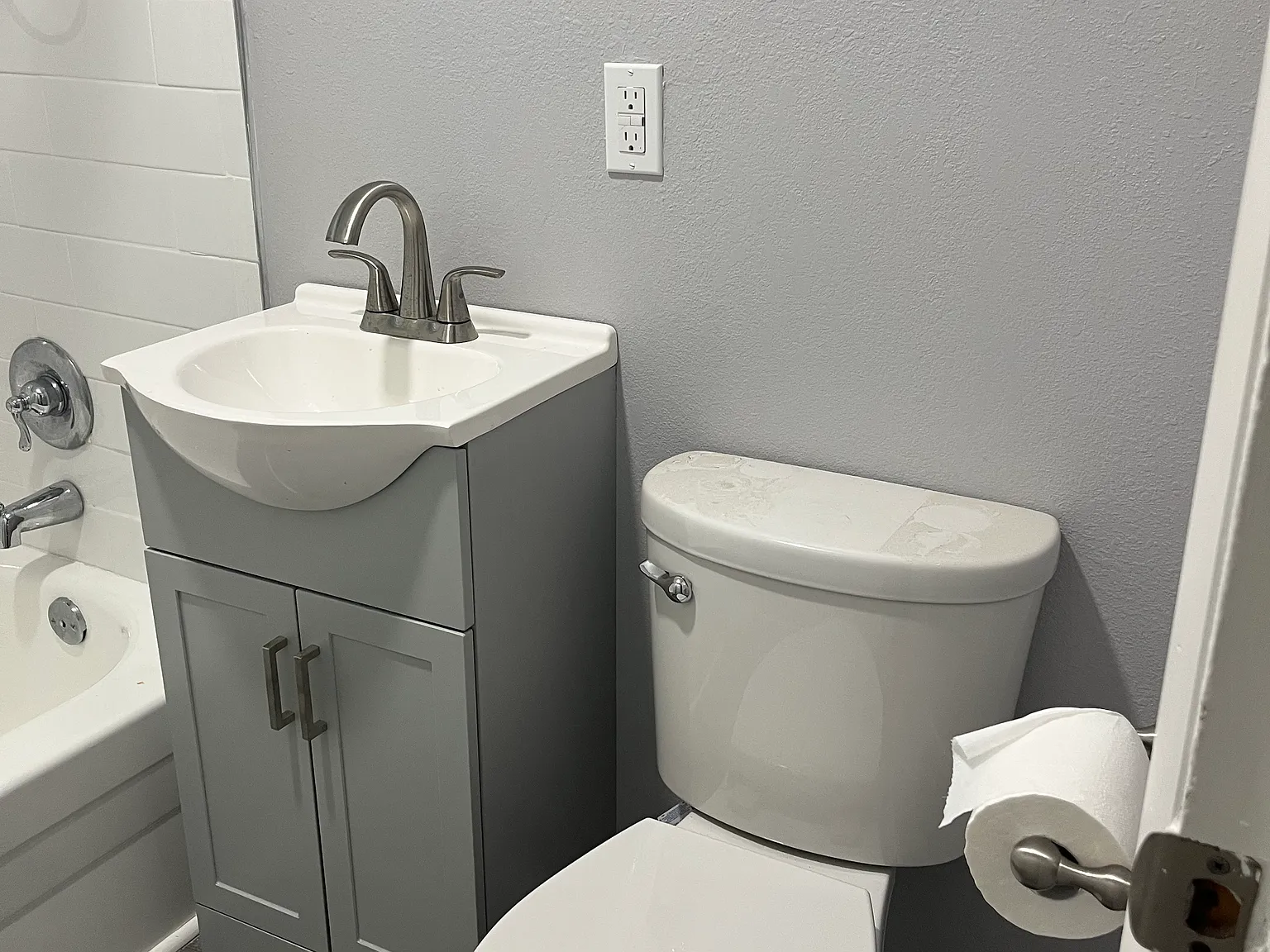 3 bed, 950 sqft, $1,600 — Photo 3