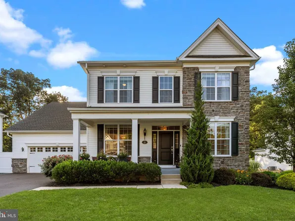 21 Greenway Dr, Doylestown, PA 18901