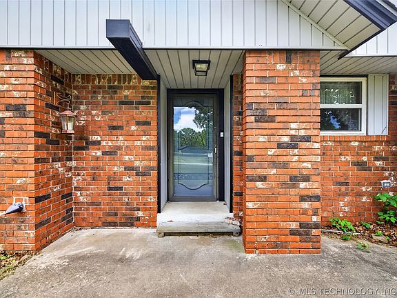 2nd image of 10476 Goldenrod Ln
