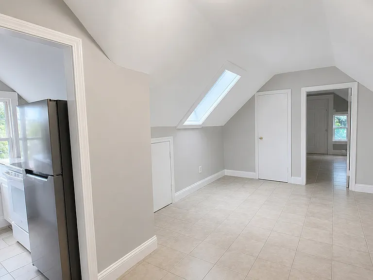 3 Curve St #8 — Photo 2