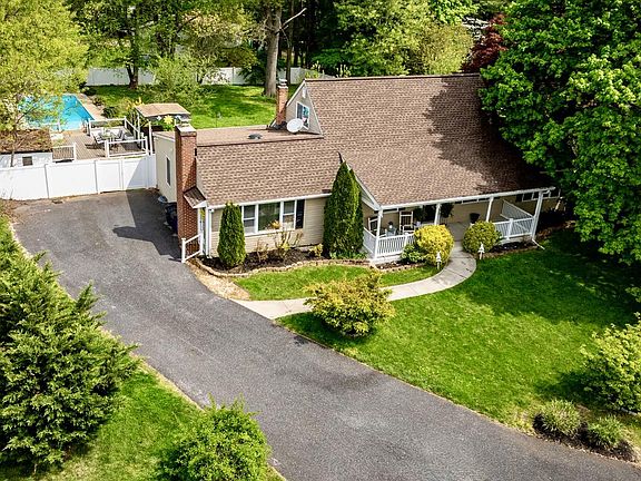 2nd image of 900 Caren Dr