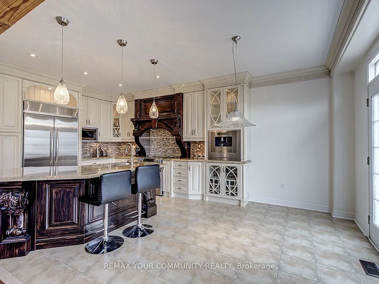 230 Humberland Dr — Photo 6