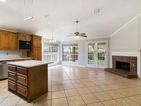 5th image of 805 Stone Trail Dr