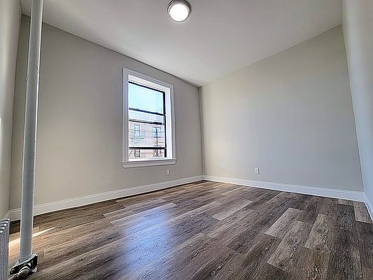4th image of 1145 Longfellow Ave APT 22