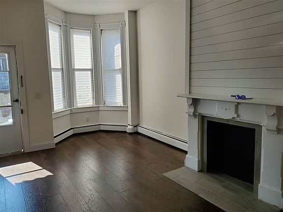 4th image of 73 Baldwin Ave #1