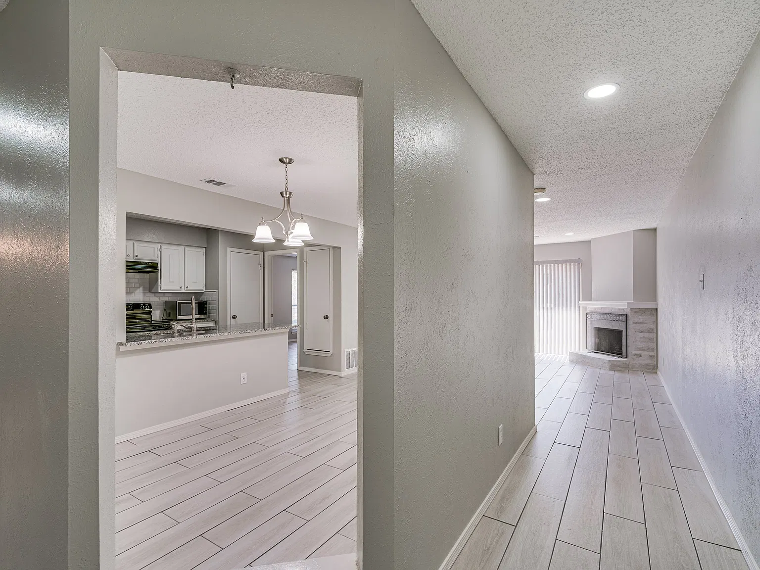 3 bed, 1307 sqft, $1,995 — Photo 3