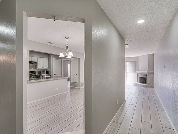 3rd image of 2714 Meadow Bluff Ln