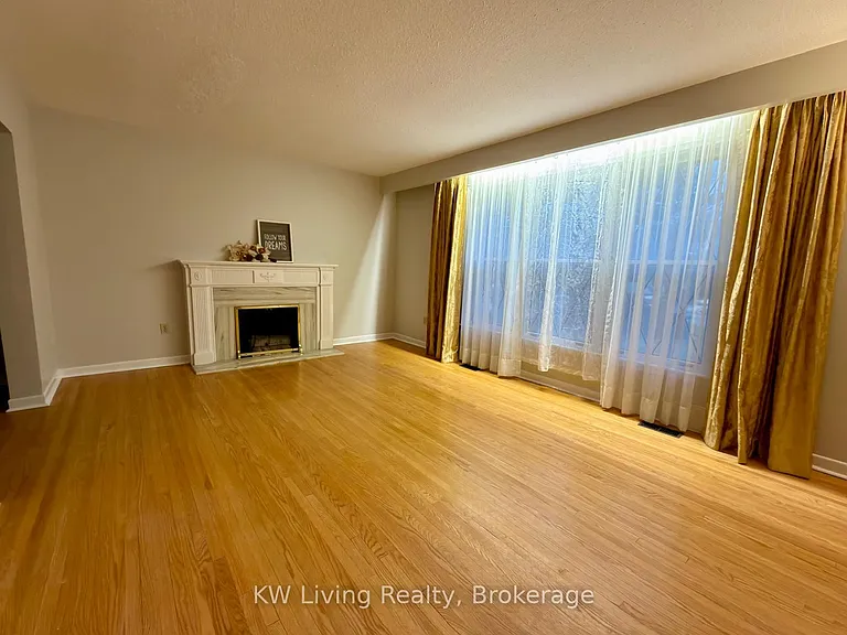 125 Underhill Dr — Photo 2
