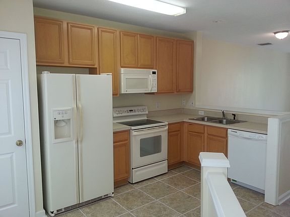 2nd image of 902 Vineland Pl