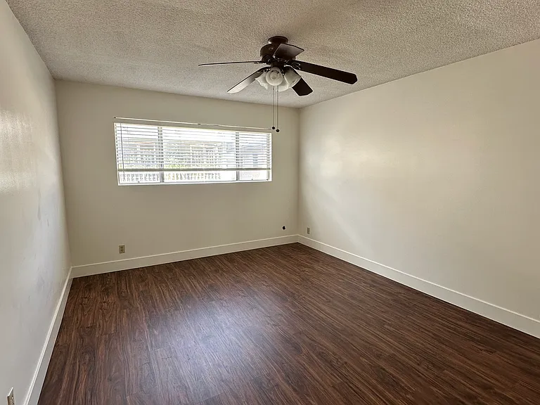 1367 W 8th St #3 — Photo 7