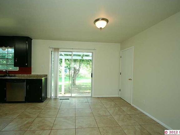 3rd image of 1462 E Jones Ave