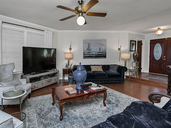 5th image of 131 Wilton Hill Rd