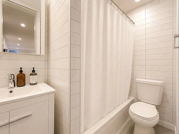 5th image of 139 Mulberry St #17B