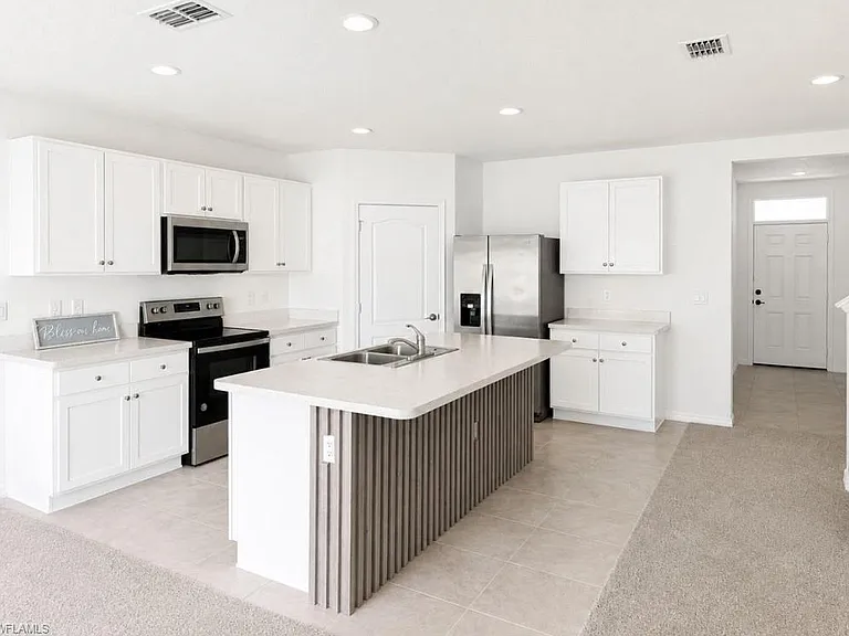 2736 Dumont Ln — Photo 3