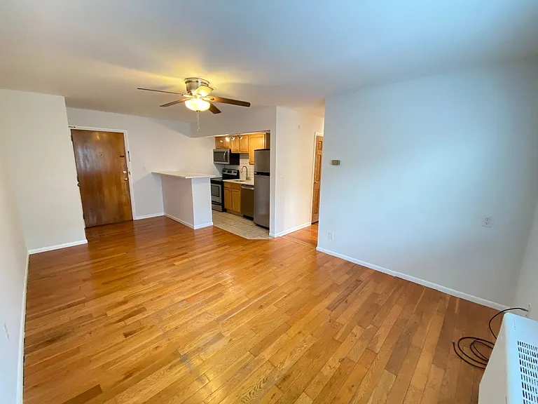 W 3rd Ave 85 NPR — Photo 10