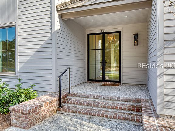 3rd image of 221 Vinson Rd