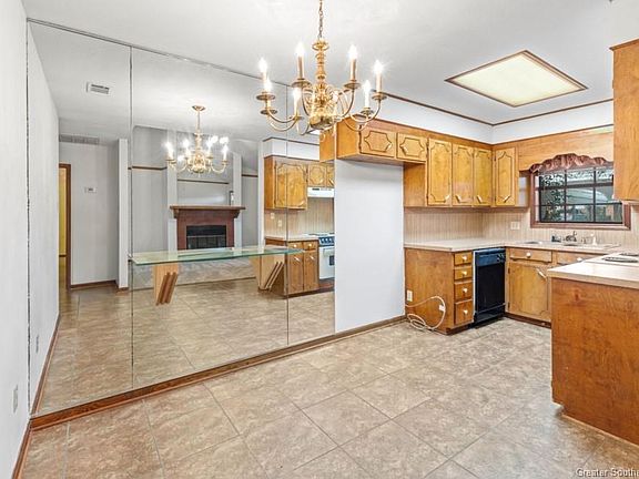4th image of 1839 N Tallowood Dr