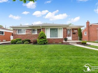 1852 E Longmeadow Rd, Trenton, MI 48183