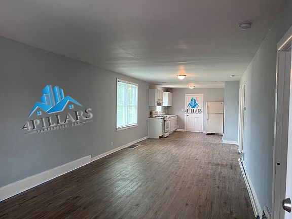 3rd image of 4605 Oak Ave