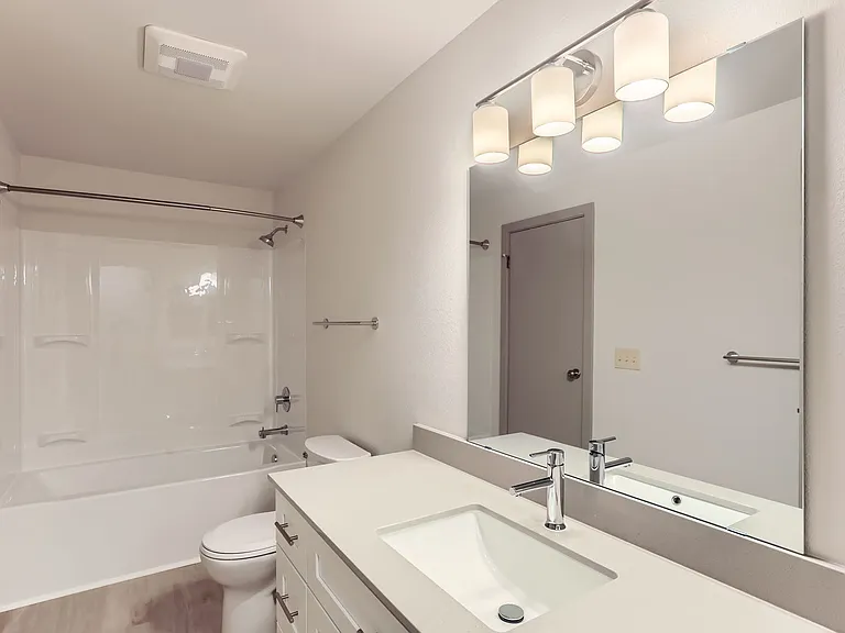 205 SW Clark St #C2 — Photo 6