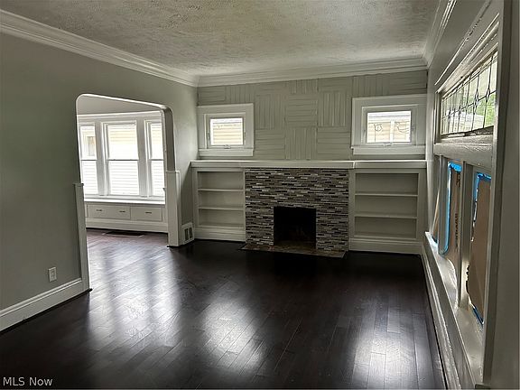 3rd image of 16608 Glenpark Ave