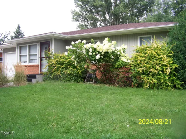 519 Riverside Park Rd, Bismarck, ND 58504