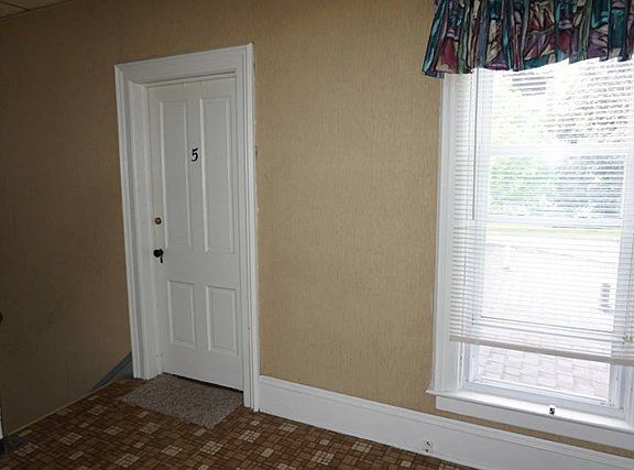4th image of 221 S Mill St