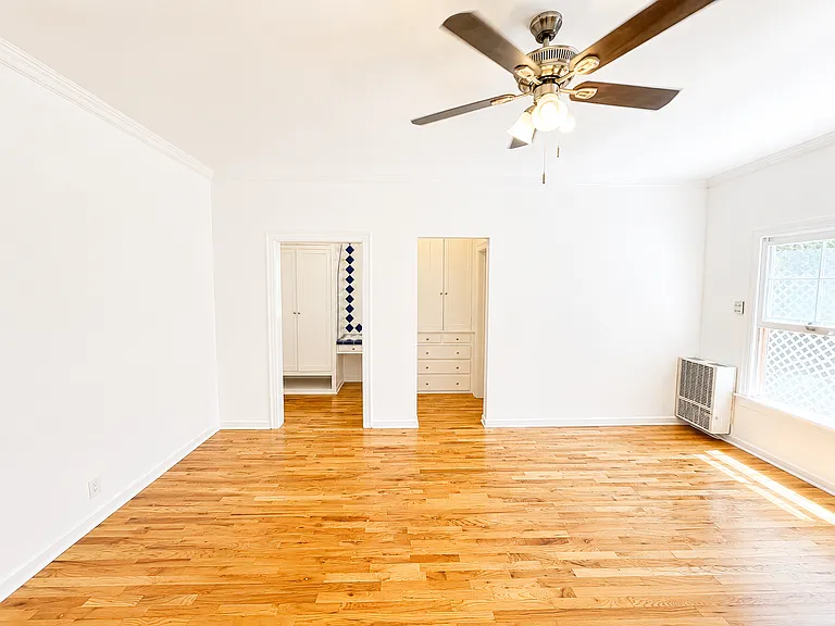 2028 N Beachwood Dr #106 — Photo 3