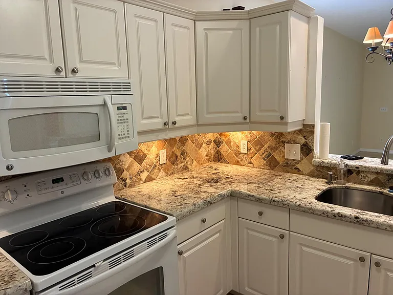 7916 SE Sugar Pines Way — Photo 8