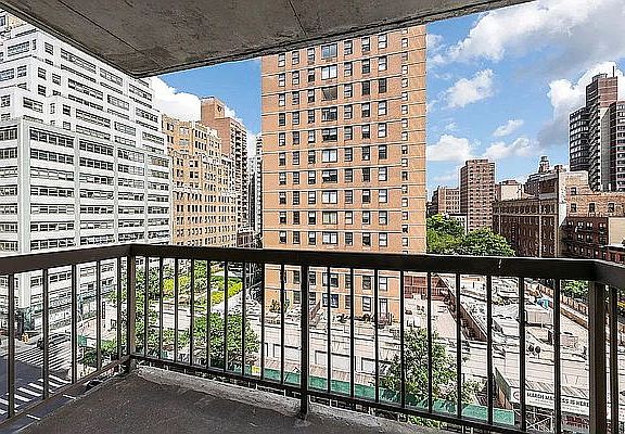 5th image of 184 Lexington Ave APT 6F