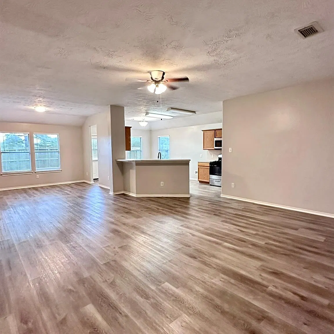 3 bed, 2.0 bath, 1703 sqft, $1,950 — Photo 4