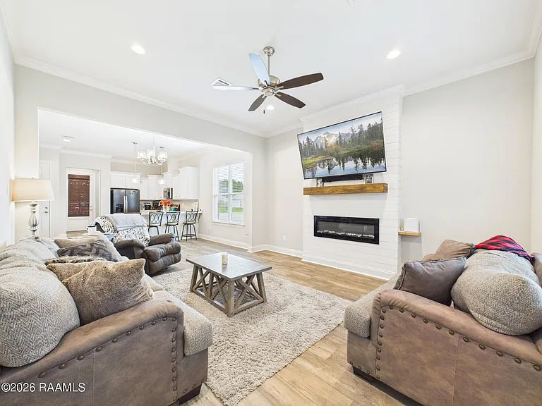 301 Adry Ln — Photo 3