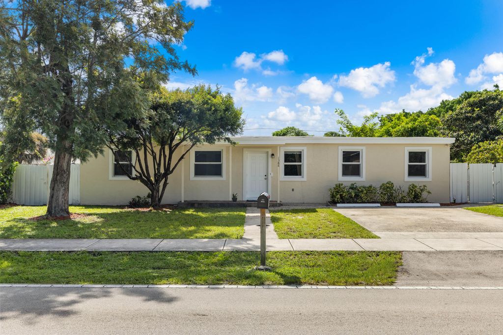 1388 NE 54TH Street, photo 2