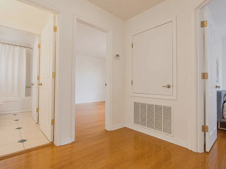 410 Sandringham Ct — Photo 21