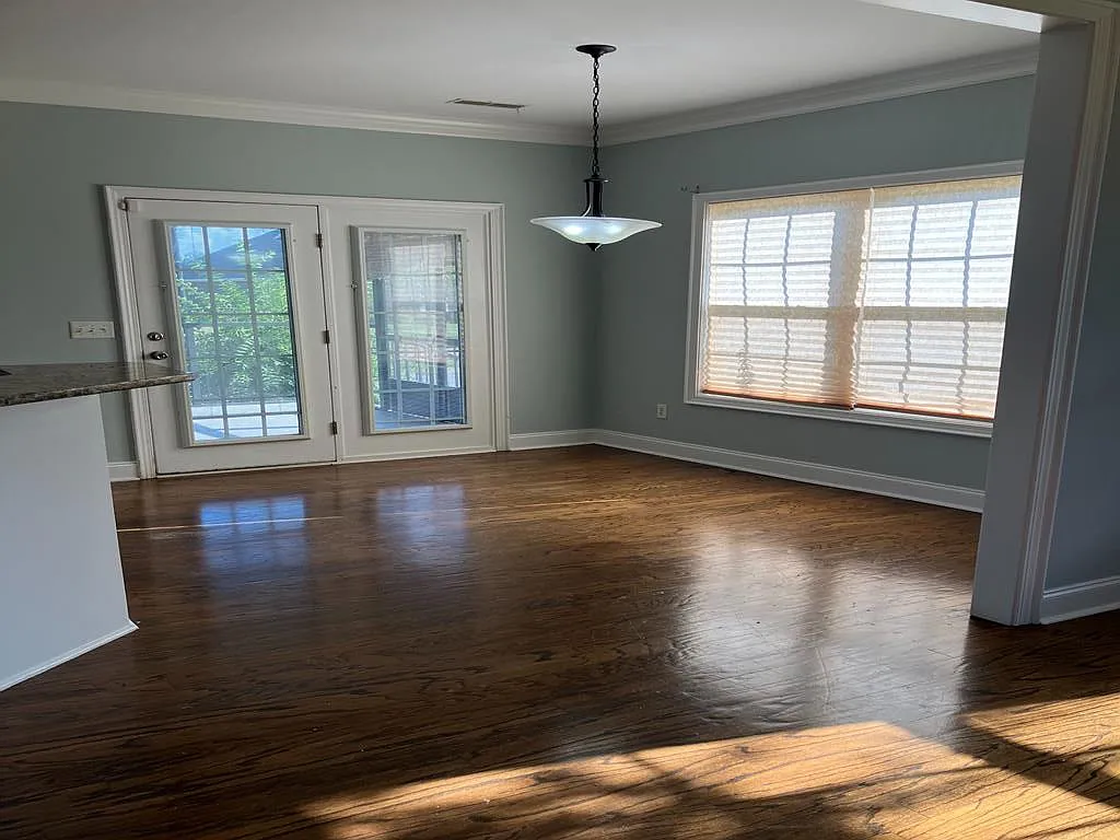 4 bed, 2.5 bath, 2005 sqft, $2,095 — Photo 4
