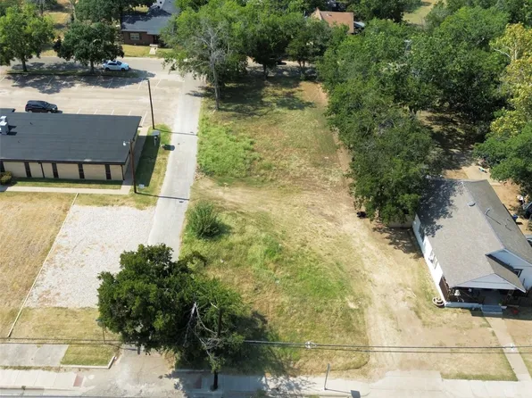 1001 E Henderson St, Cleburne, TX 76031
