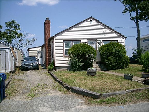 2nd image of 300 Shawomet Ave