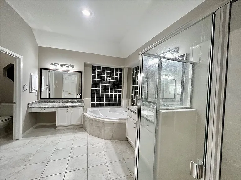 16807 Laguna Springs Dr — Photo 35