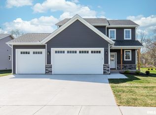 4902 Willow Cir, Davenport, IA 52806