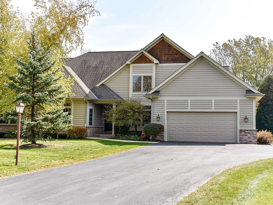 1st image of 10496 N Hidden Creek Ct