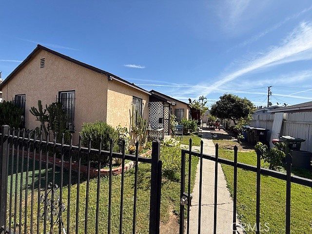 1st image of 1864 Cedar Ave